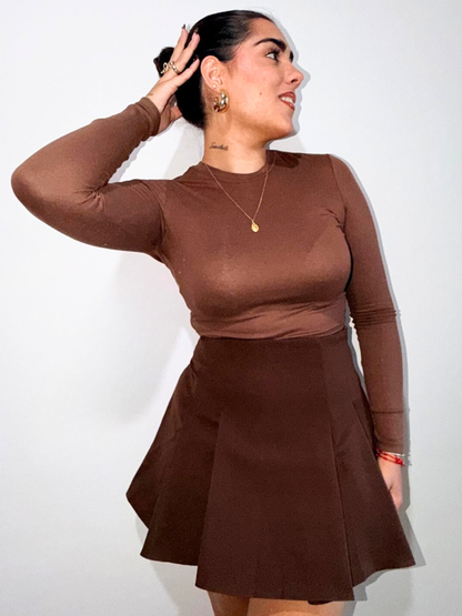 Falda plisada marrón